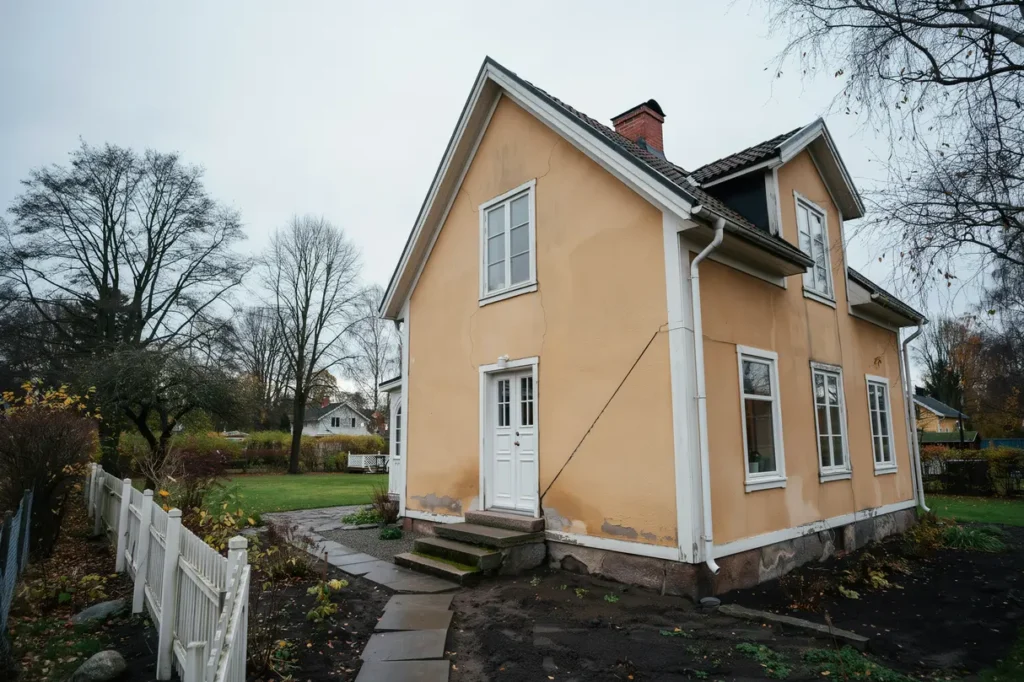 s ttningsskador i huset tidiga varningssignaler orsaker och r tt tg rder