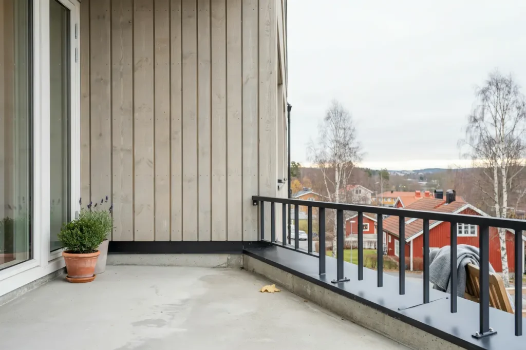 balkongreparation i leksand med betonglagning och nya r cken
